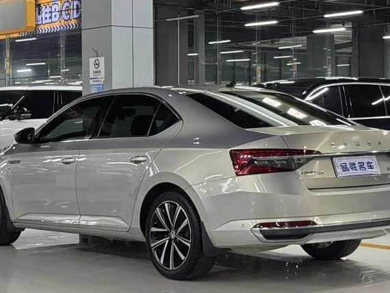 Skoda Superb — фото 3