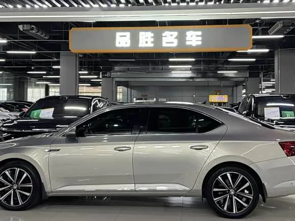 Skoda Superb — фото 4