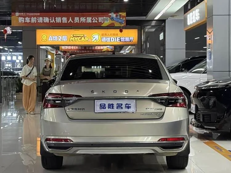 Skoda Superb — фото 5
