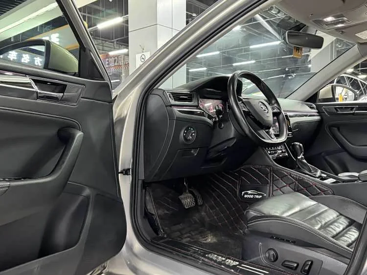 Skoda Superb — фото 7