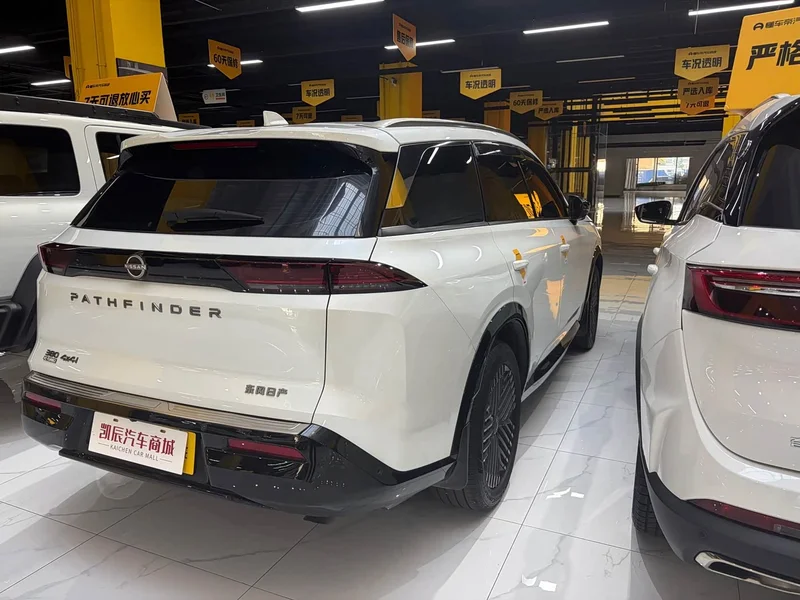 Nissan Pathfinder — фото 5