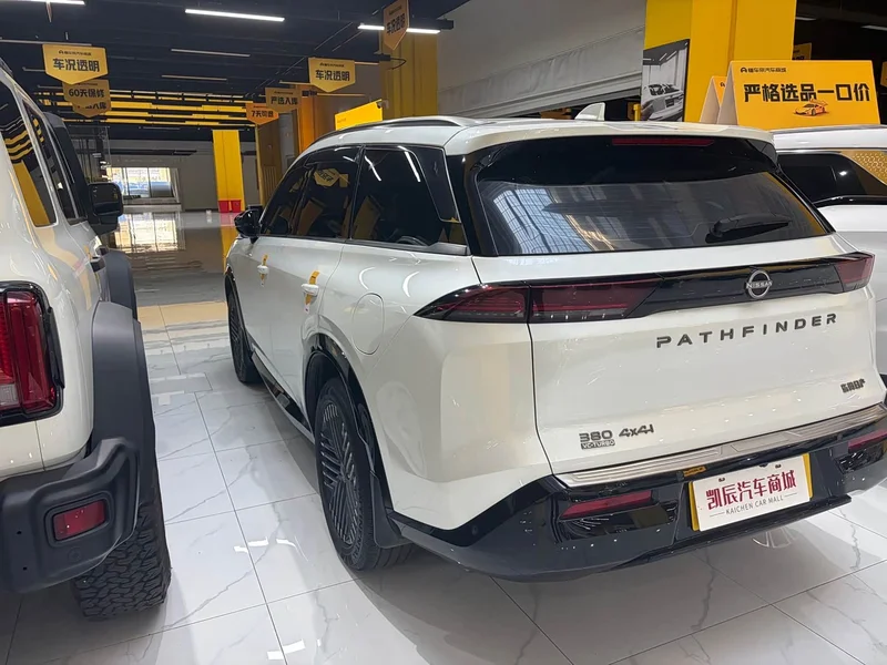 Nissan Pathfinder — фото 6