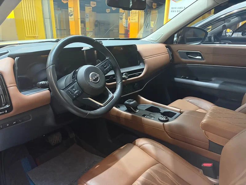 Nissan Pathfinder — фото 7