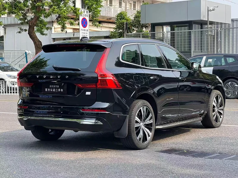 Volvo XC60 PHEV — фото 9