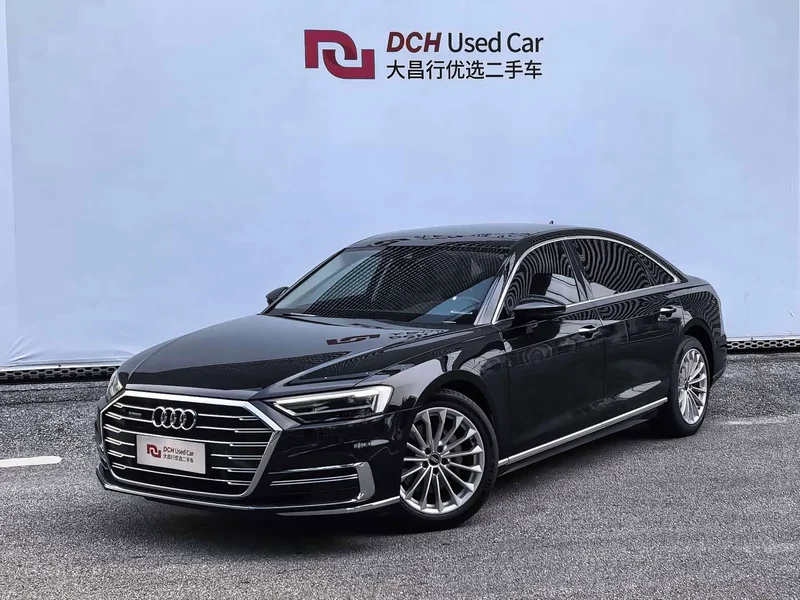 Audi A8 — фото 1