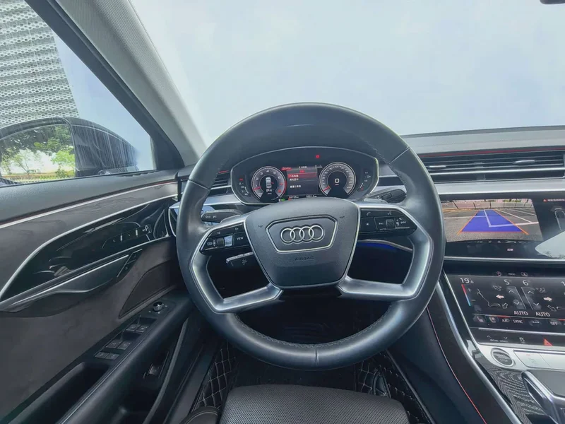Audi A8 — фото 13