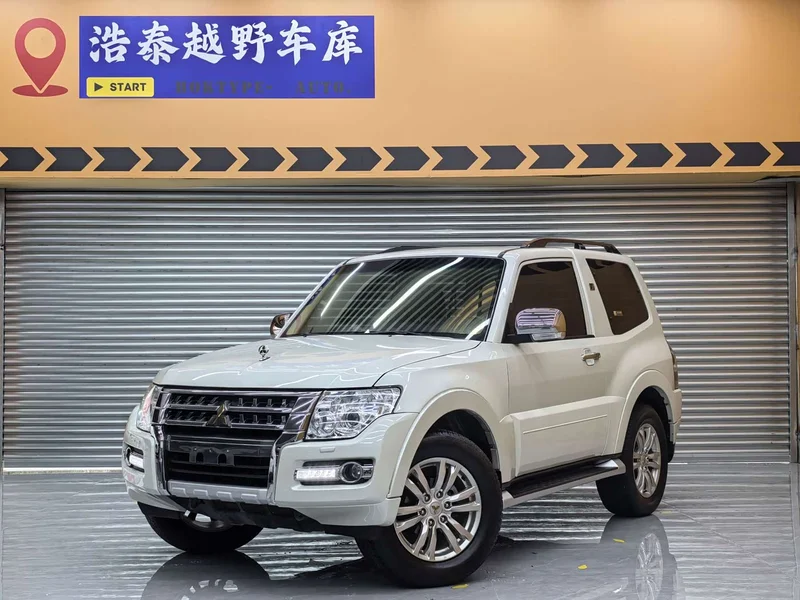 Mitsubishi Pajero (Imported) — фото 1