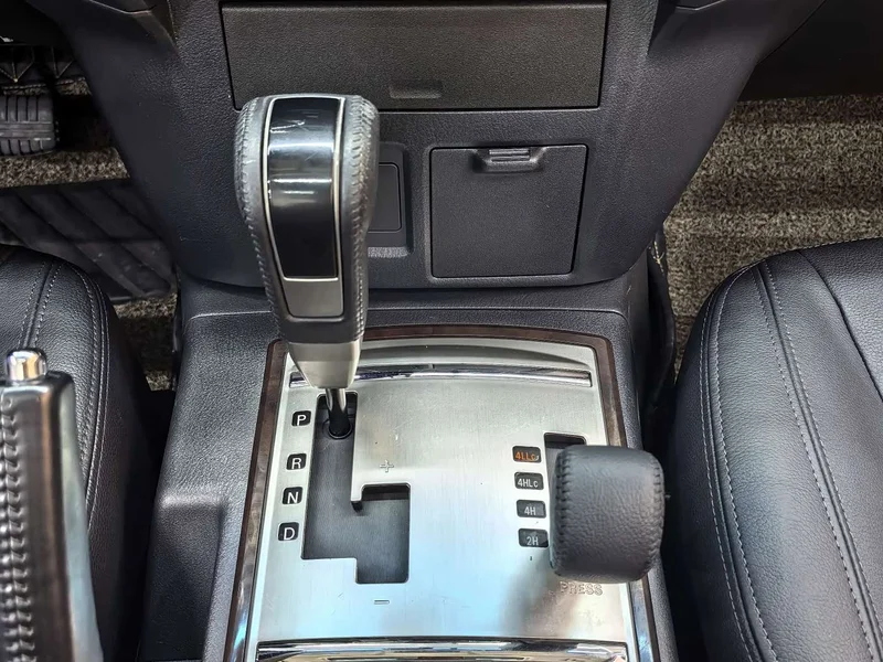 Mitsubishi Pajero (Imported) — фото 11