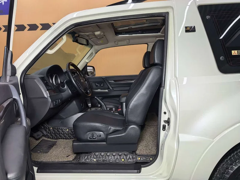 Mitsubishi Pajero (Imported) — фото 13