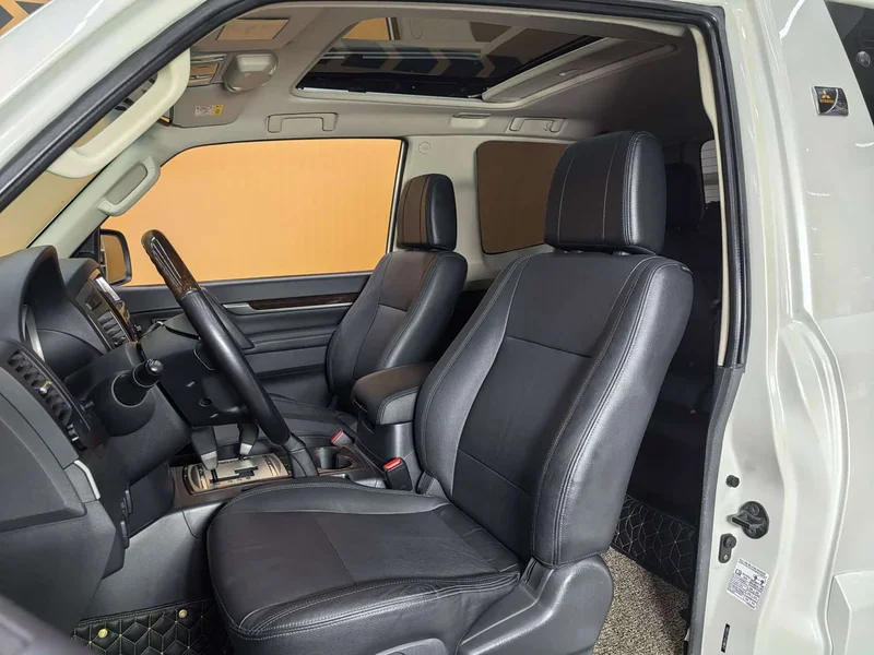 Mitsubishi Pajero (Imported) — фото 16