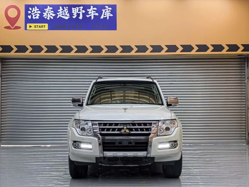 Mitsubishi Pajero (Imported) — фото 2