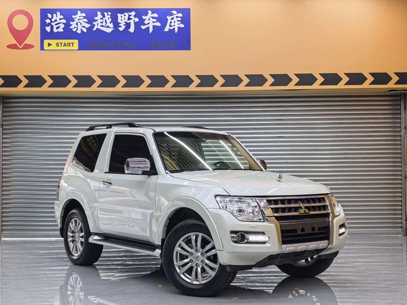 Mitsubishi Pajero (Imported) — фото 3