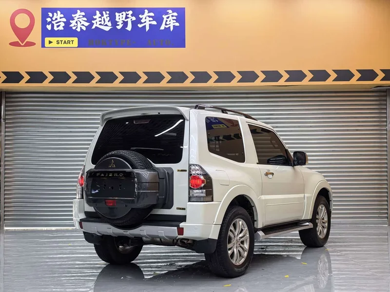 Mitsubishi Pajero (Imported) — фото 4