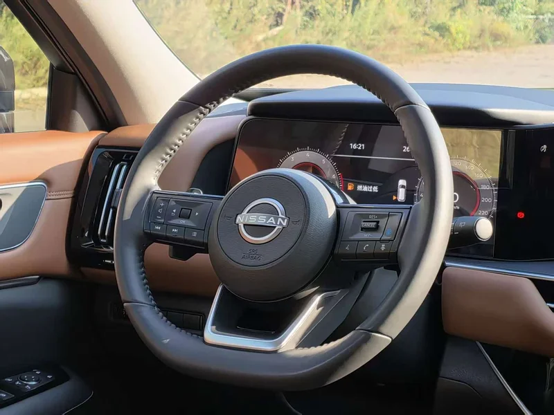 Nissan Pathfinder — фото 14