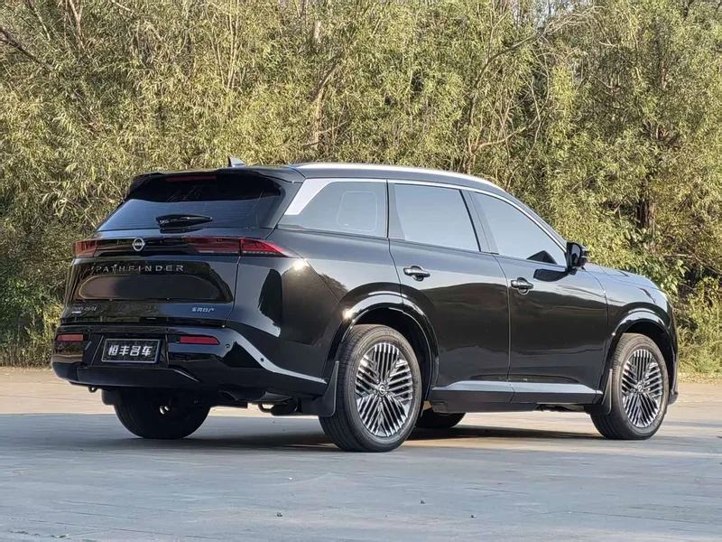 Nissan Pathfinder — фото 6