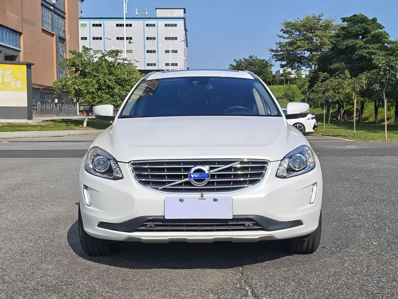 Volvo XC60 — фото 2
