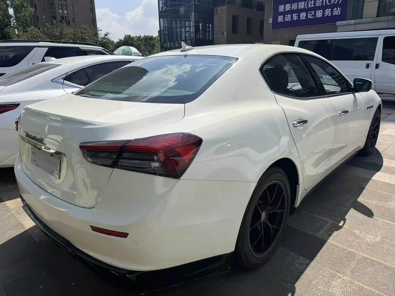 Maserati Ghibli — фото 12