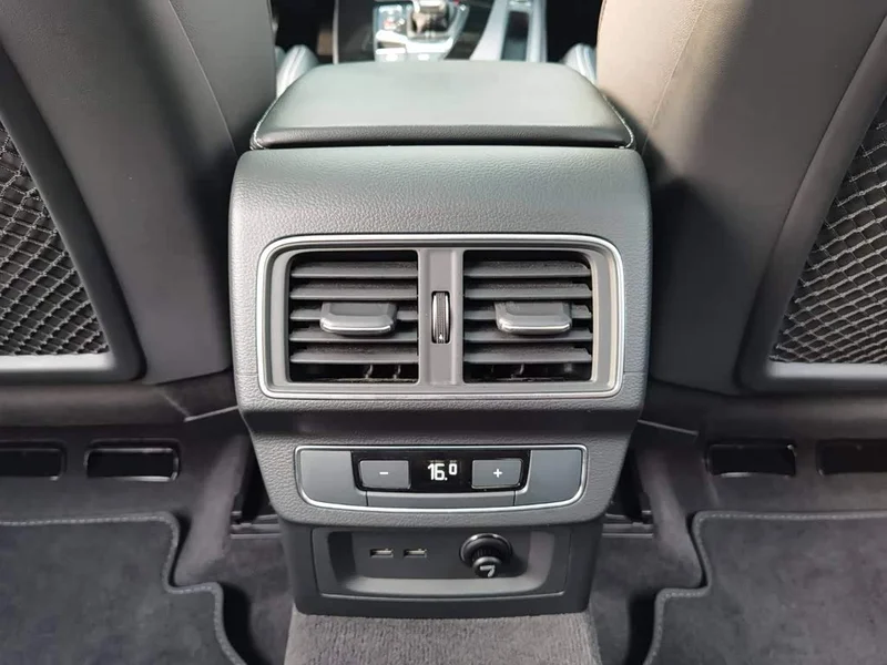 Audi Q5L Sportback — фото 24