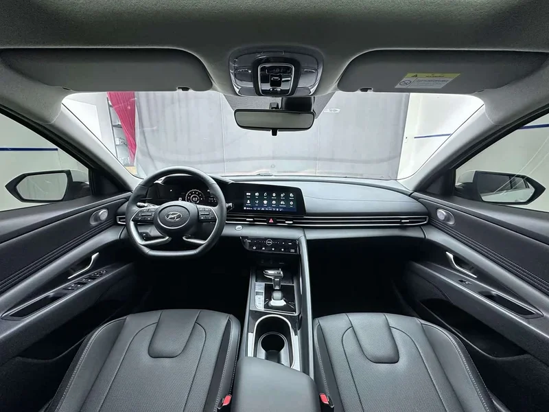 Hyundai Elantra — фото 11