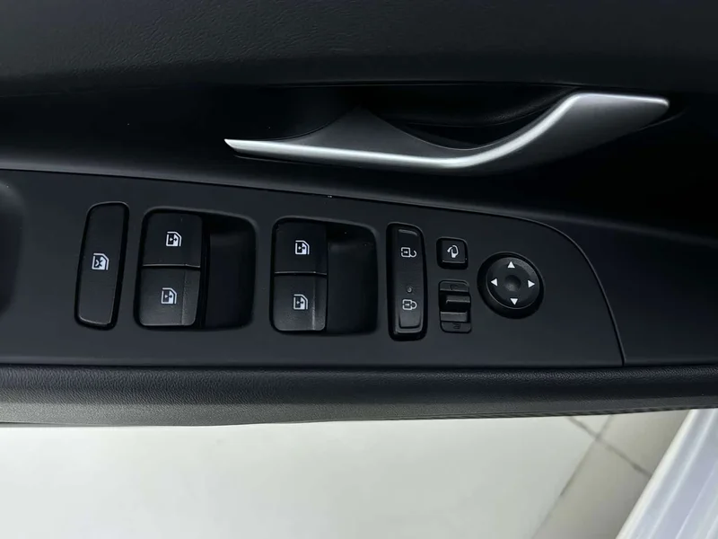 Hyundai Elantra — фото 16