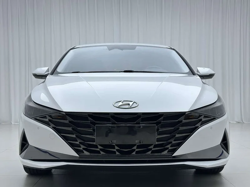 Hyundai Elantra — фото 2