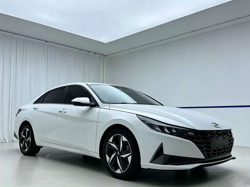 Hyundai Elantra — фото 3