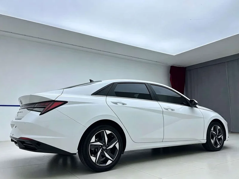 Hyundai Elantra — фото 6