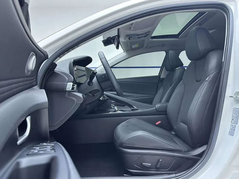 Hyundai Elantra — фото 7