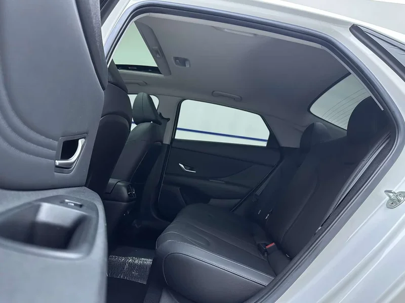 Hyundai Elantra — фото 9