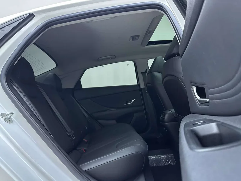 Hyundai Elantra — фото 10