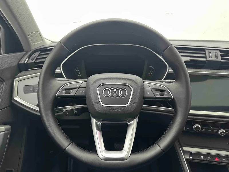 Audi Q3 — фото 18
