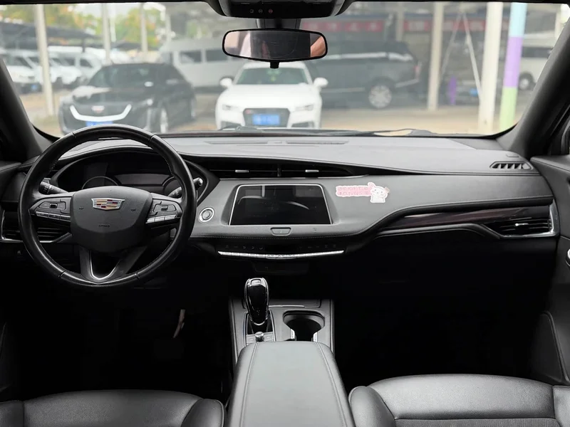 Cadillac XT4 — фото 16