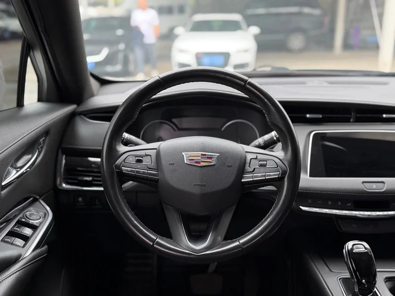 Cadillac XT4 — фото 9