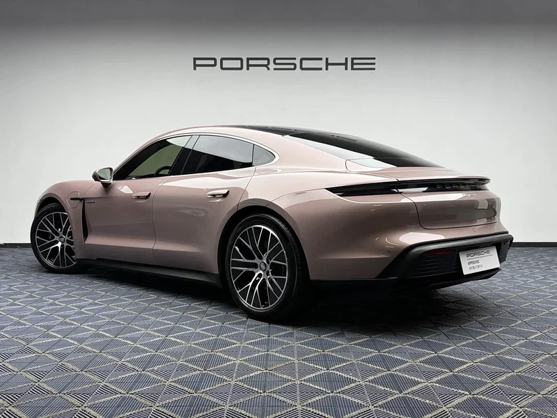 Porsche Taycan — фото 10