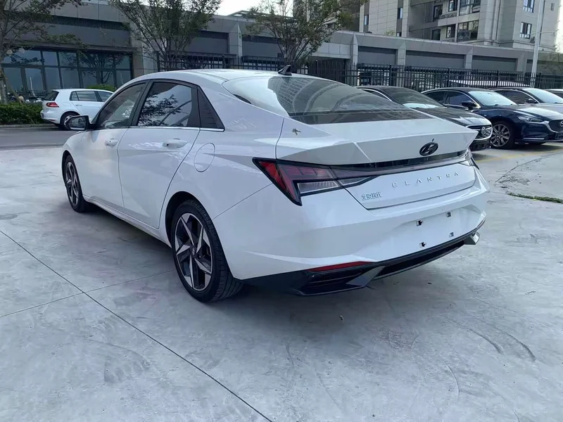Hyundai Elantra — фото 4