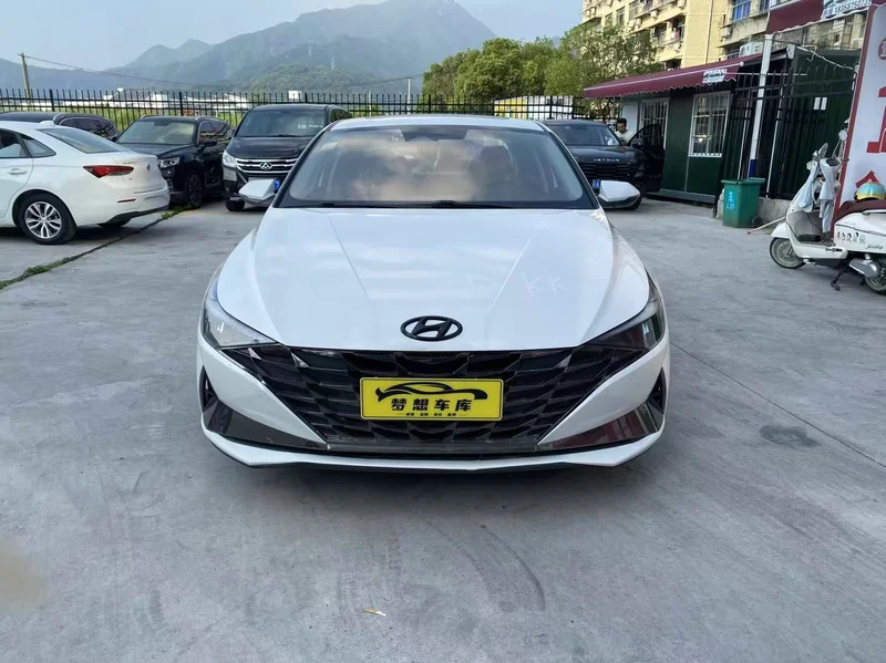 Hyundai Elantra — фото 5