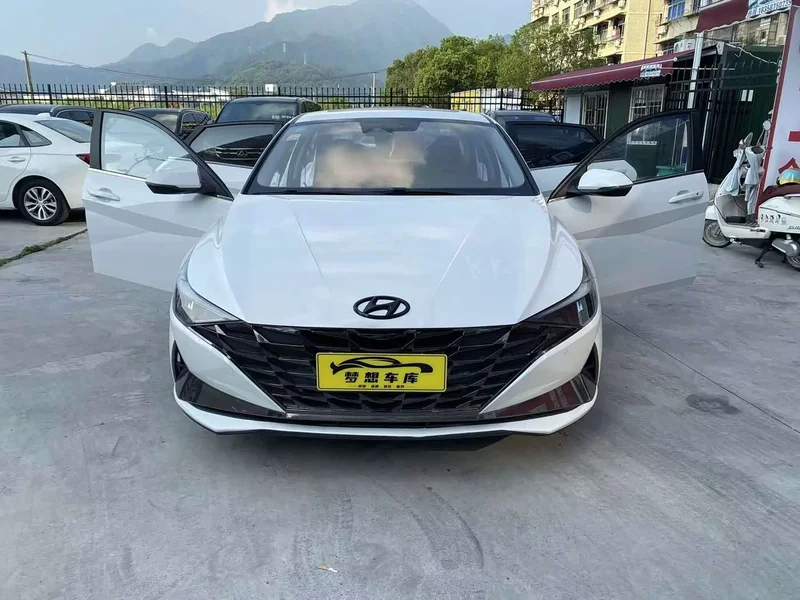 Hyundai Elantra — фото 7