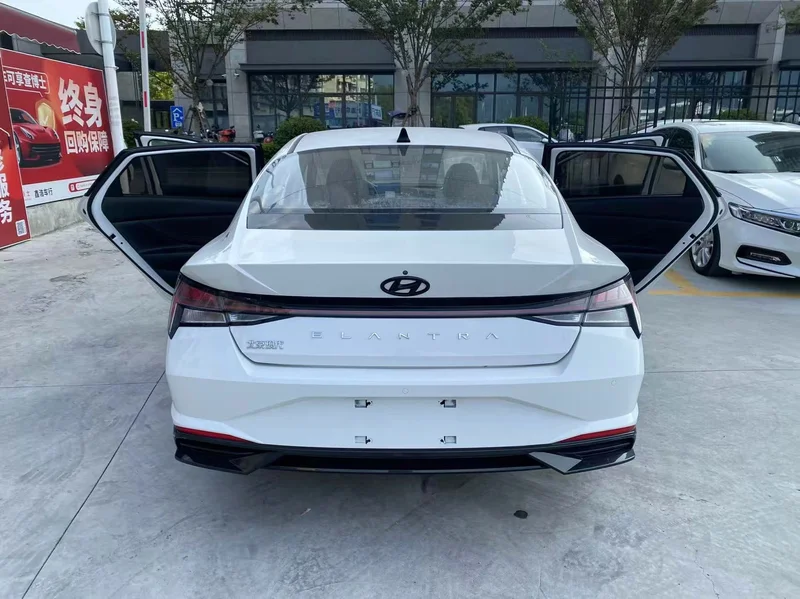 Hyundai Elantra — фото 8