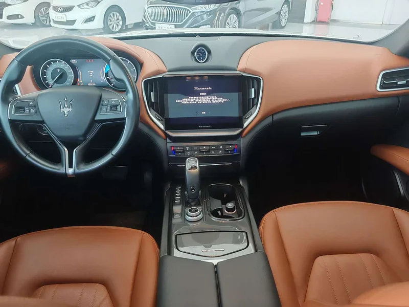 Maserati Ghibli — фото 11
