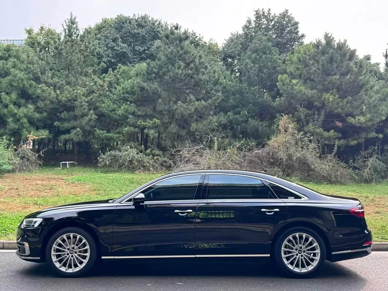 Audi A8 — фото 3