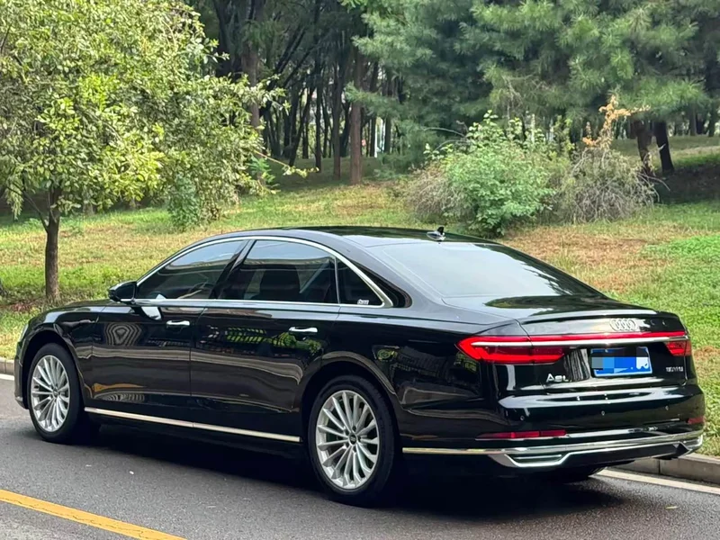 Audi A8 — фото 4