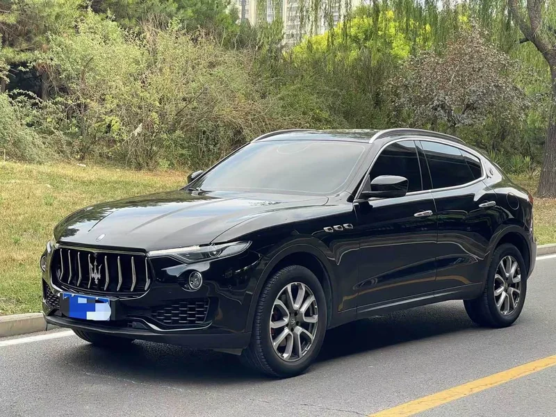 Maserati Levante — фото 1