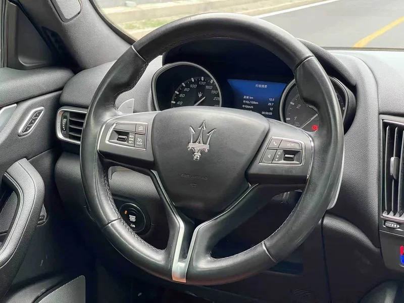 Maserati Levante — фото 8