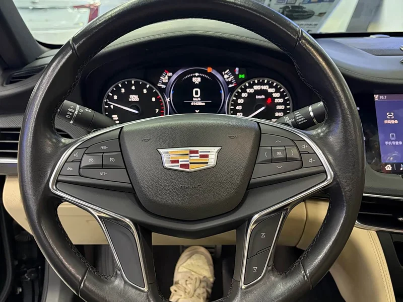 Cadillac CT6 — фото 11