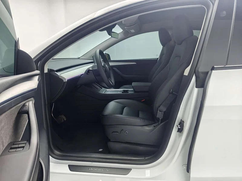 Tesla Model Y — фото 12