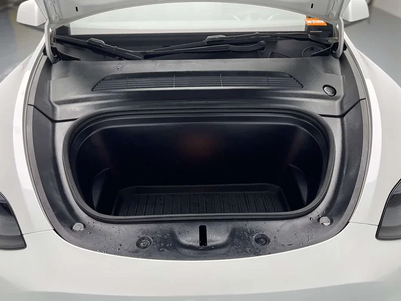 Tesla Model Y — фото 17