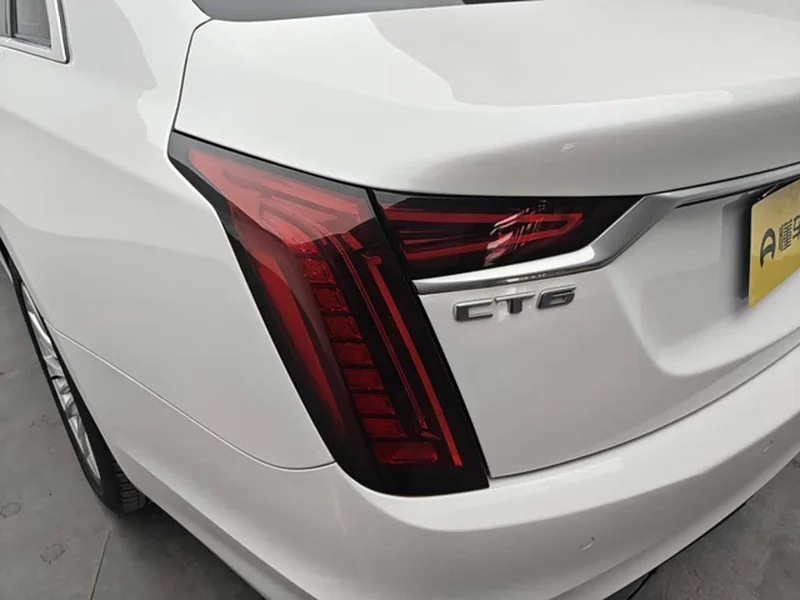 Cadillac CT6 — фото 14