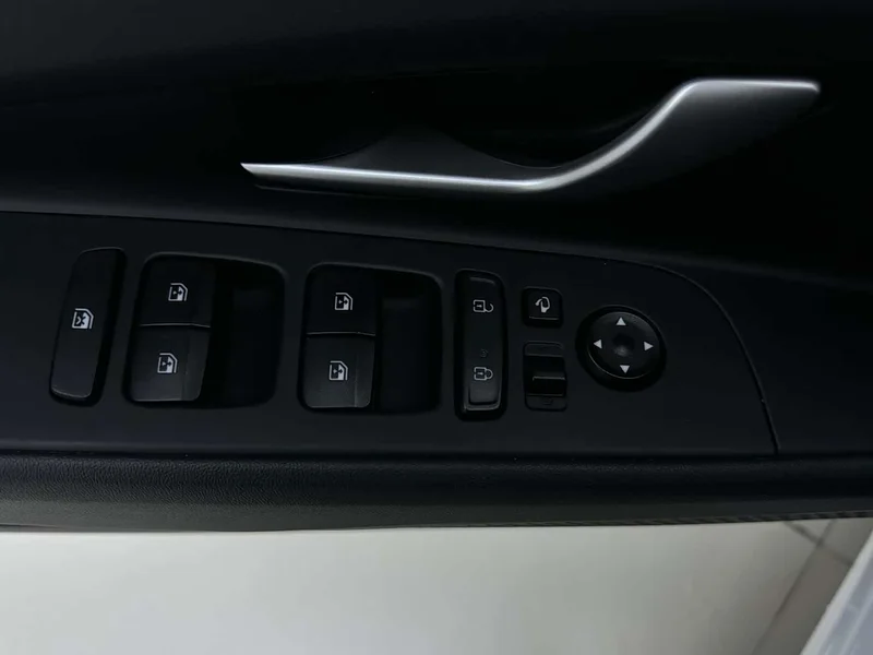 Hyundai Elantra — фото 16