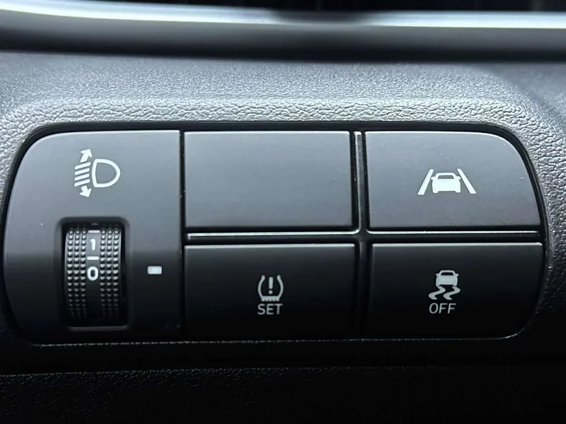 Hyundai Elantra — фото 18