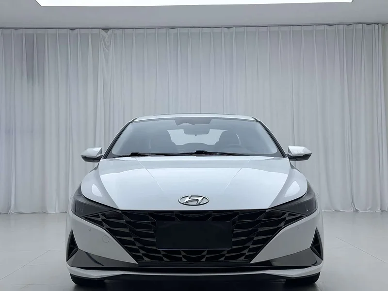 Hyundai Elantra — фото 2